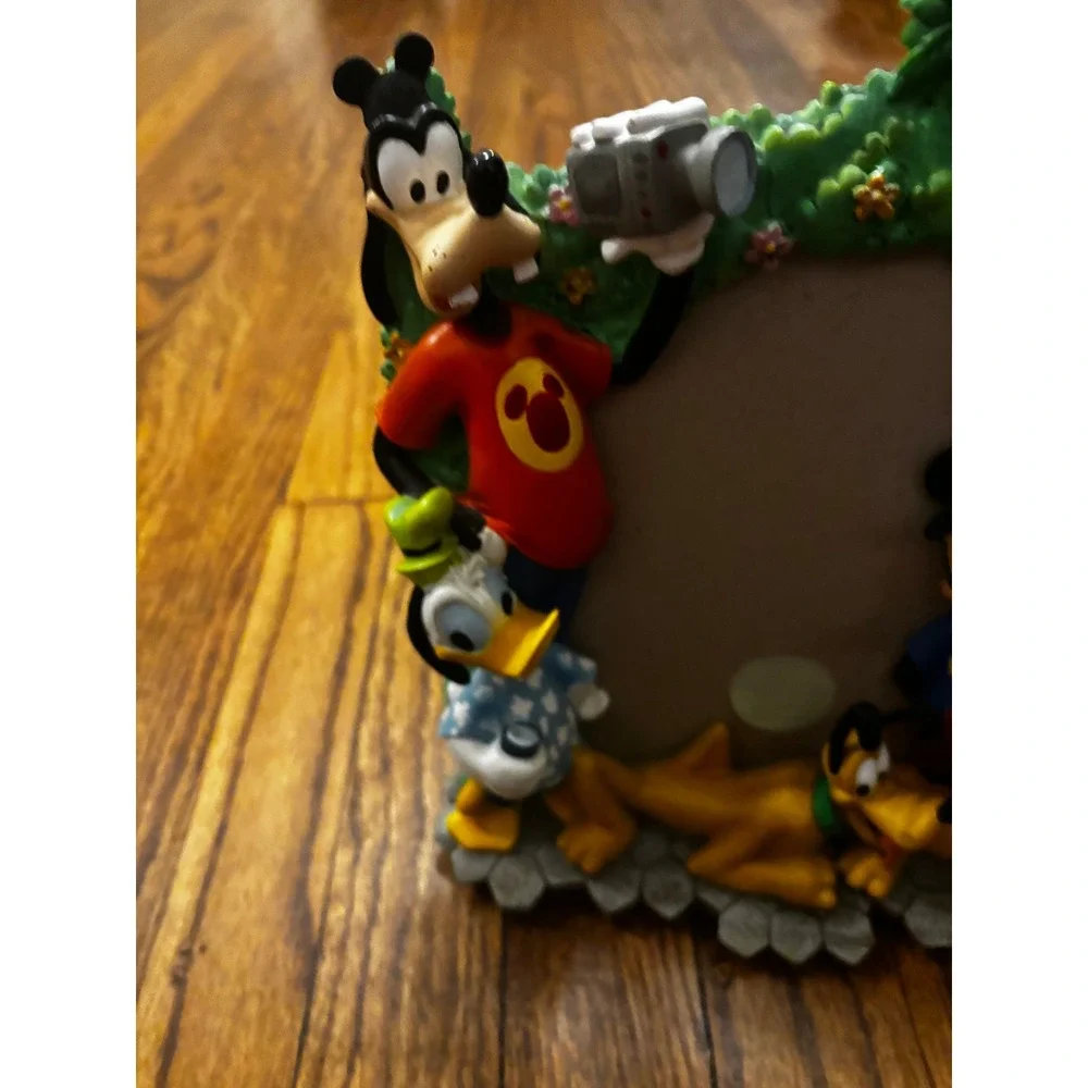 Disney Parks Mickey Minnie Donald Goofy Pluto Resin 3D Sculpted Photo Frame
